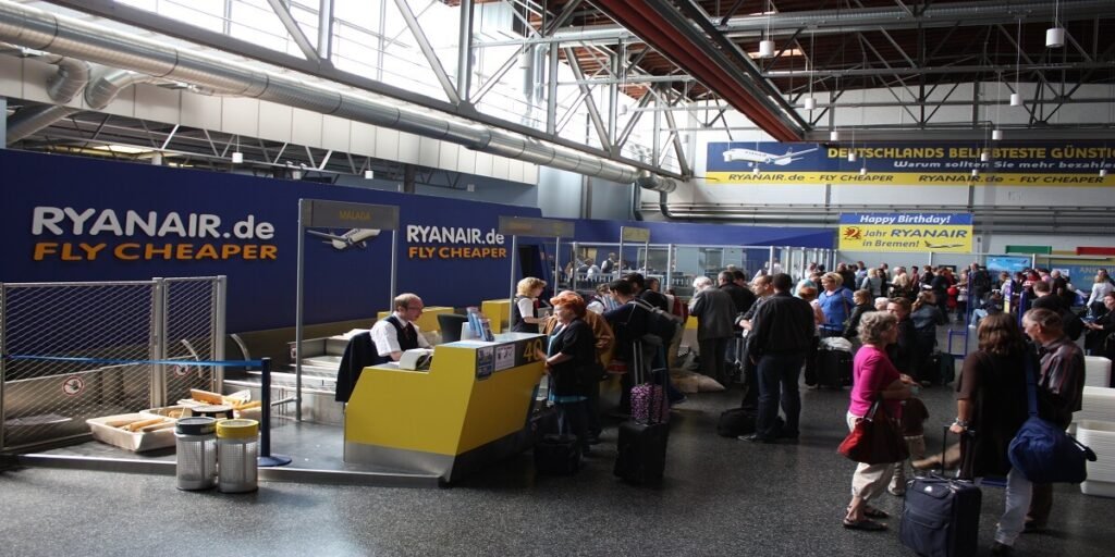 Ryanair Check-in Abflughalle at Bremen Airport